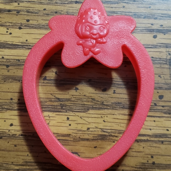 Vintage 2010 McDonald Strawberry Shortcake Cookie Cutter - Picture 3 of 4